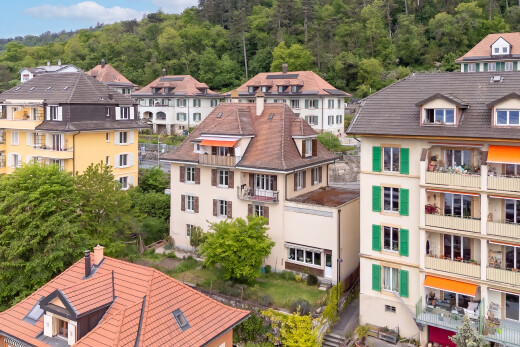 façade avec toit mansardé, drone view, forest view, et vue sur la forêt