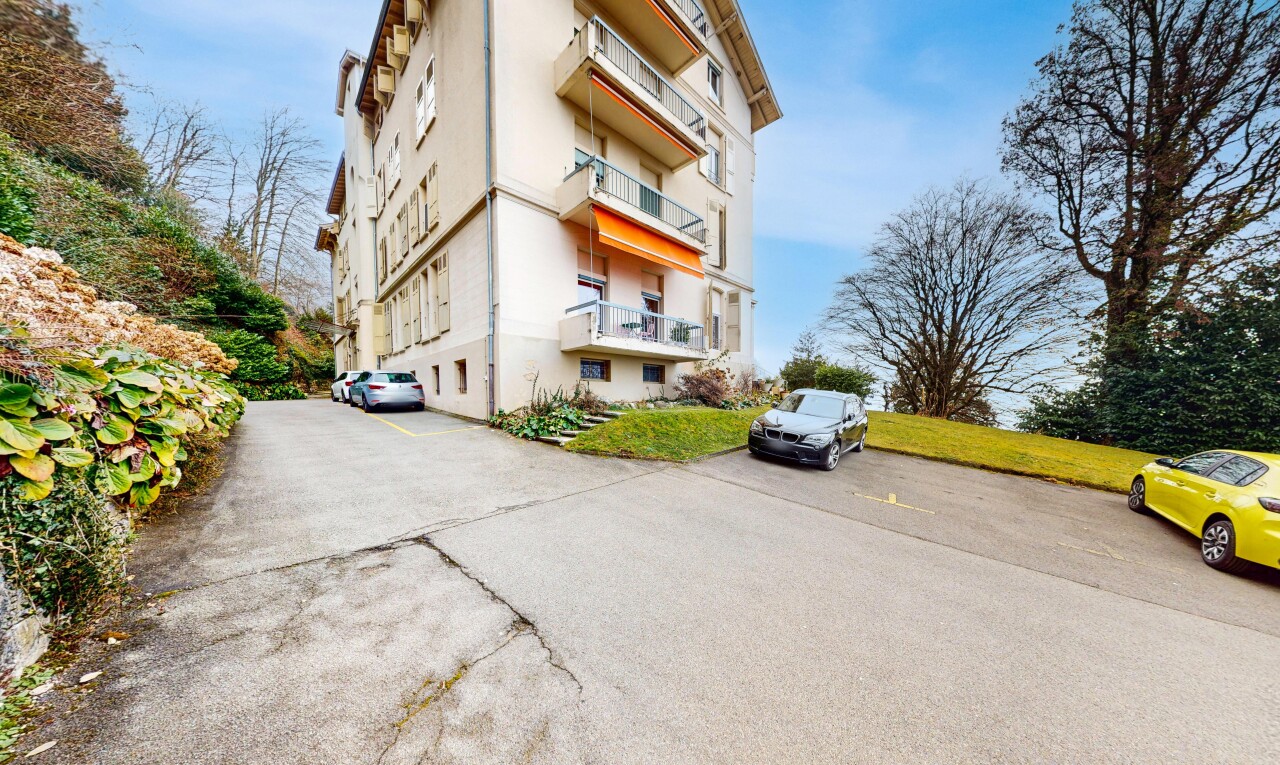 view of apartment building / complex