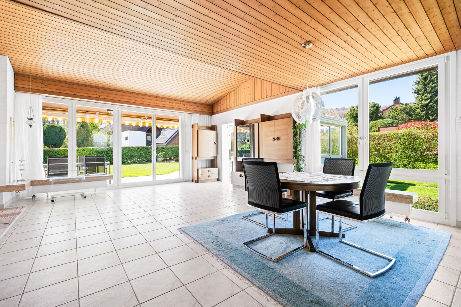 terrasse mit day time, wintergarten, essbereich im freien, und inside property