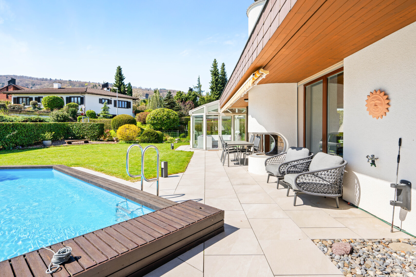 schwimmbad mit from property, rasen, terrasse, schwimmbad, und day time