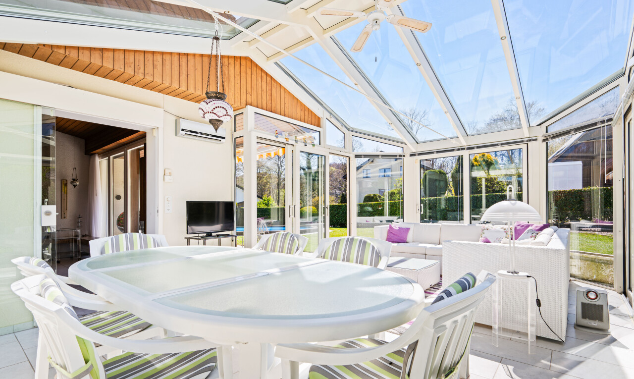 terrasse mit essbereich im freien, day time, wintergarten, wohnraum im freien, und fernseher