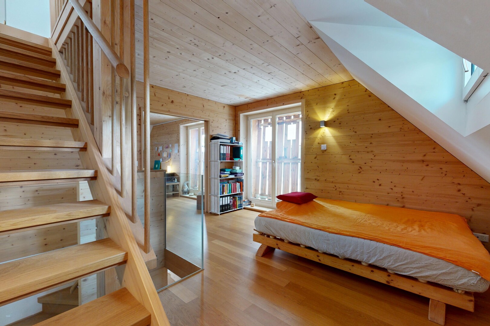 treppe mit treppen, holzwand, wood wall, holzfußboden, und wood finish floor