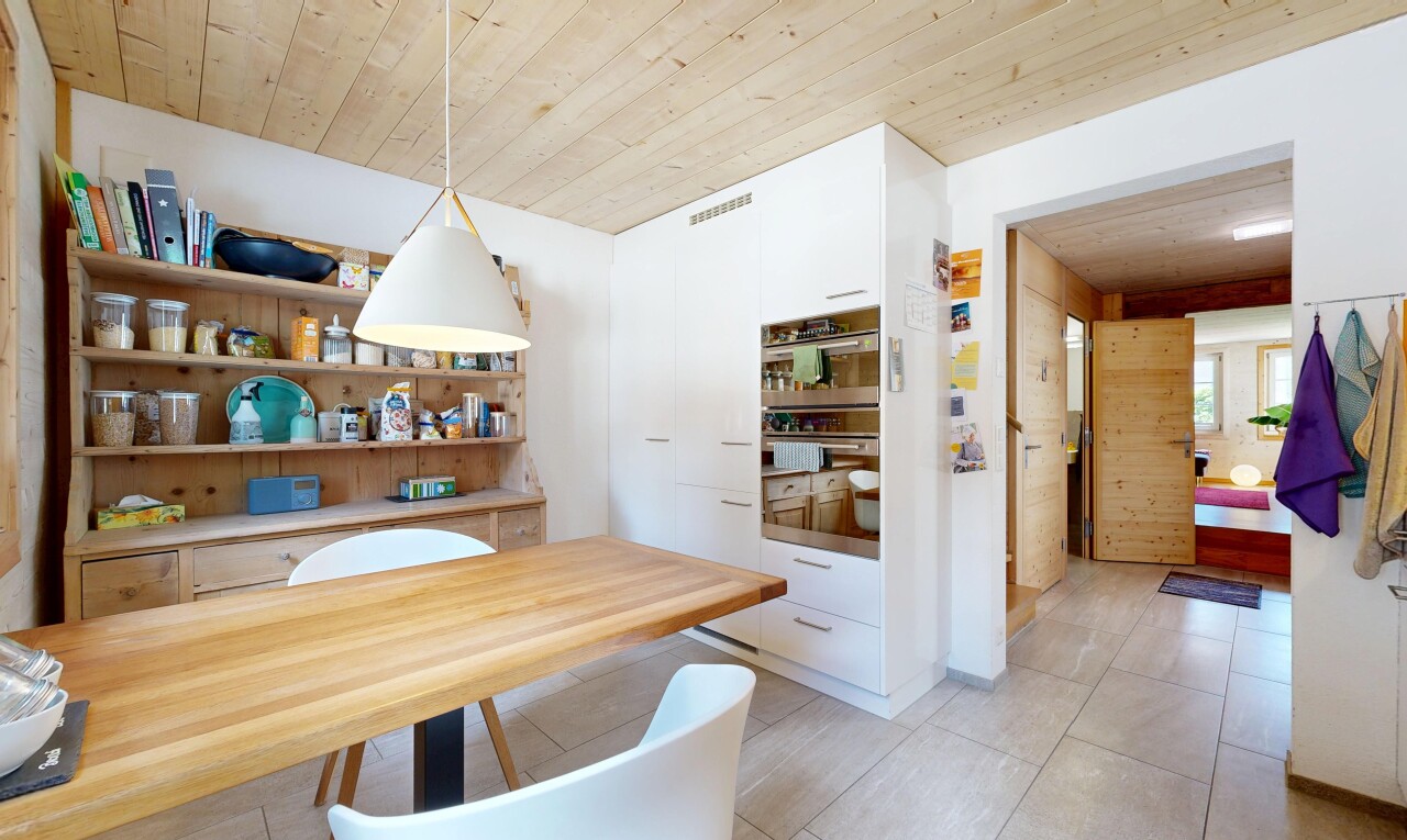 esszimmer mit holzdecke, wood ceiling, inside property, light floor, und gipskartonwand