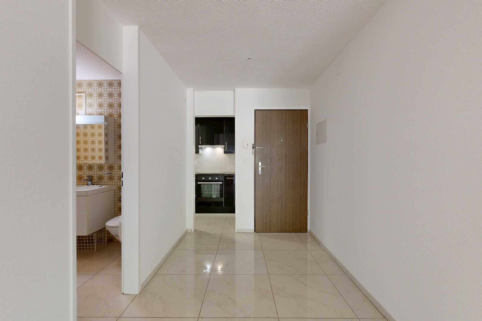 leerer raum mit gipskartonwand, drywall, inside property, fliesenboden, und tile floor