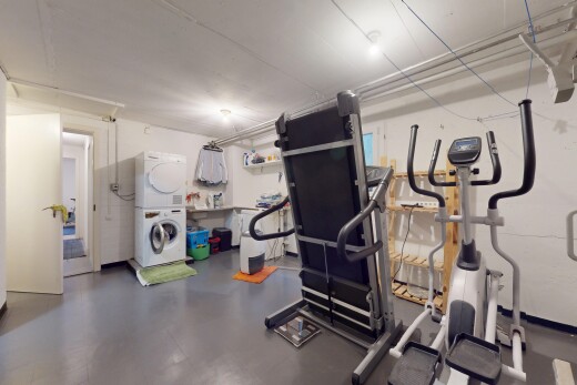 fitnessstudio mit waschturm, inside property, drywall, gipskartonwand, und keller