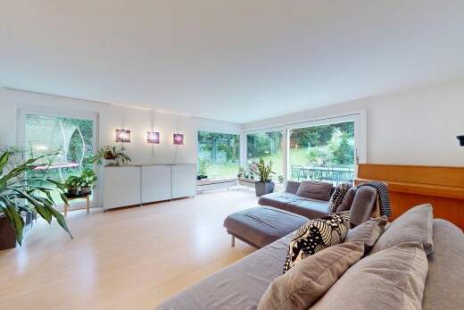 wohnzimmer mit inside property, natürliches licht, natural light, gipskartonwand, und drywall