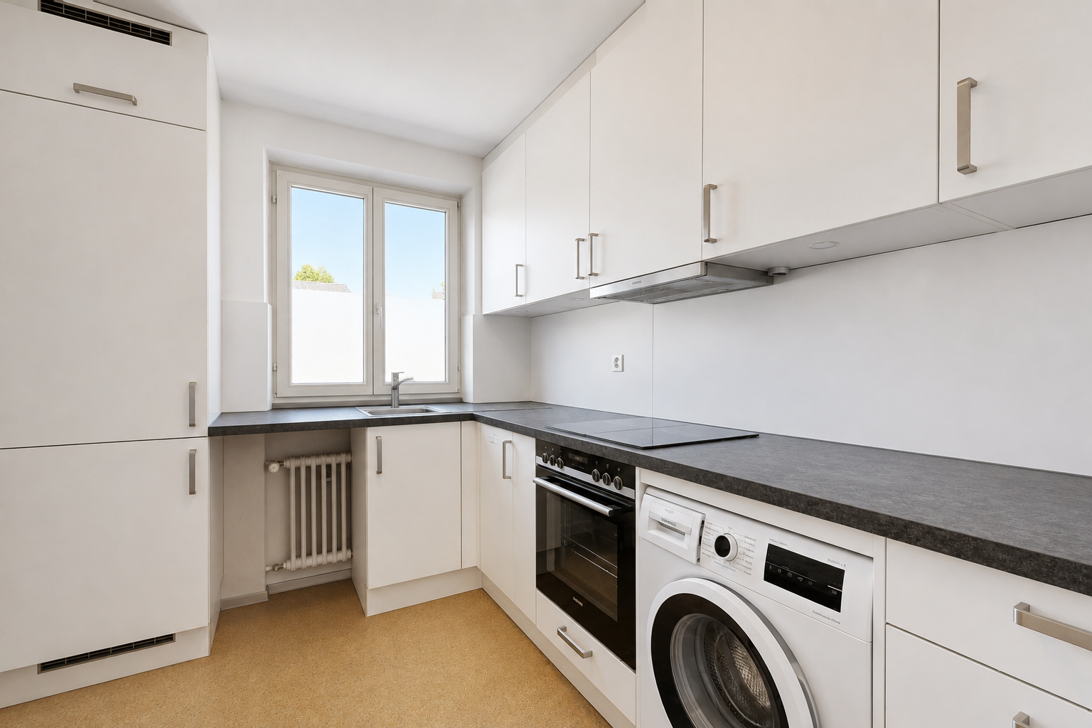 küche mit tumbler, dark countertops, arbeitsplatten, ofen, und light floor