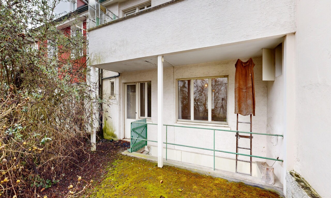 außenansicht mit property visible und stuckverkleidung