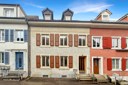 außenansicht mit eingangsstufen, vortreppe, day time, und stuckverkleidung