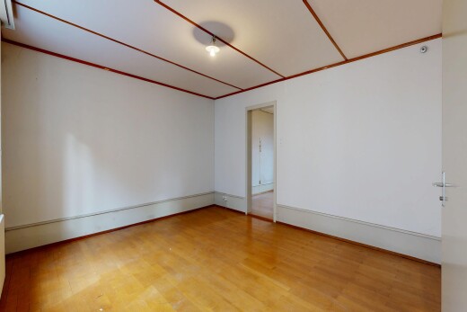 leerer raum mit gipskartonwand, drywall, holzfußboden, wood finish floor, und inside property