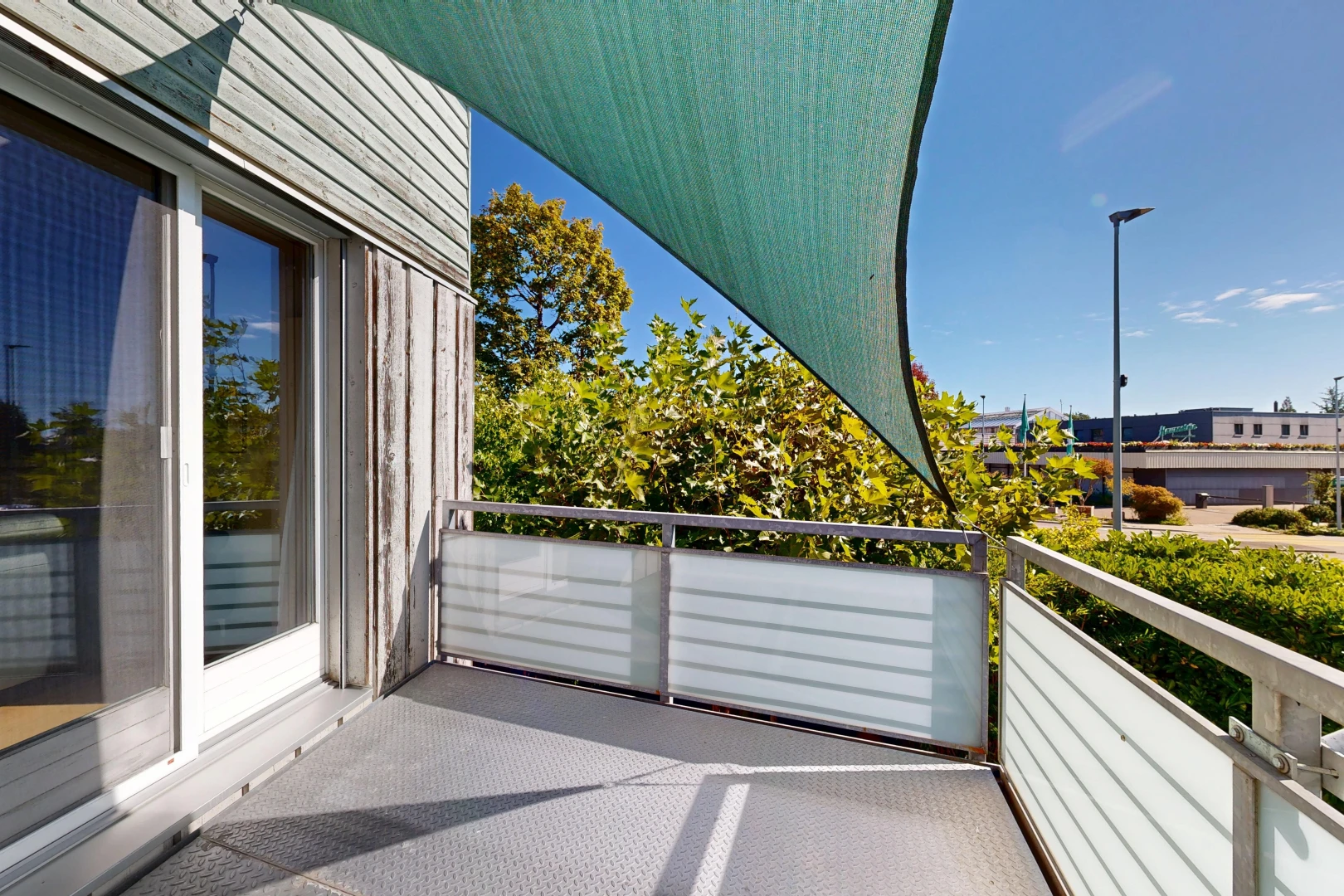balcon avec balcon, from property, et day time