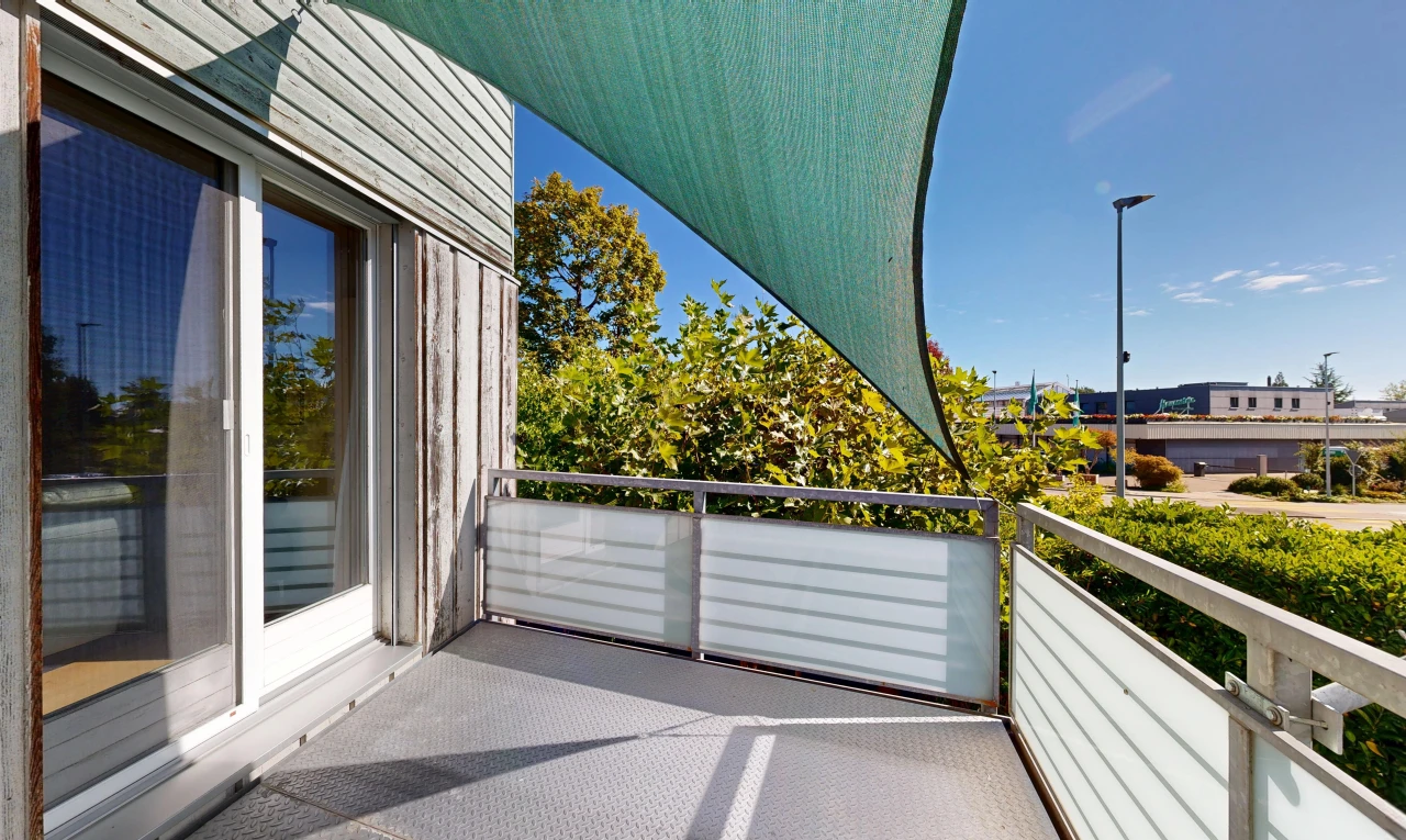 balcon avec balcon, from property, et day time