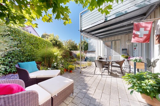 terrasse avec terrasse, from property, coin repas extérieur, clôture, et day time