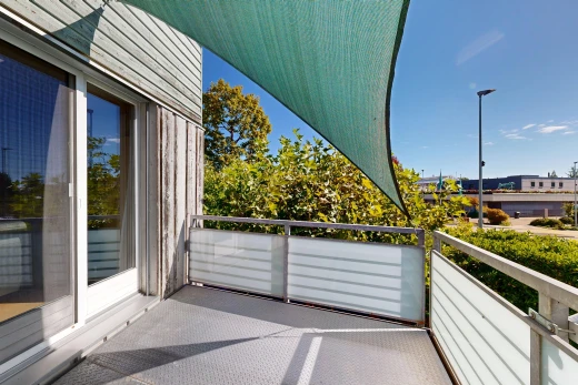 balcon avec balcon, from property, et day time
