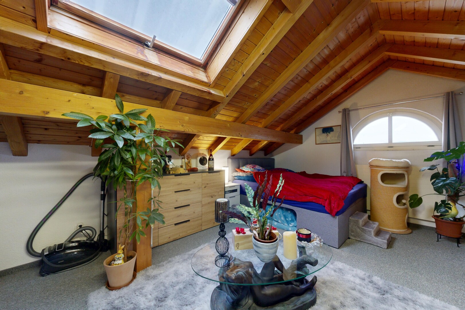 chambre avec puits de lumière, plafond voûté, vaulted ceiling, lumière naturelle, et natural light