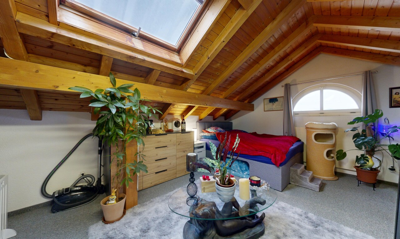 chambre avec puits de lumière, plafond voûté, vaulted ceiling, lumière naturelle, et natural light