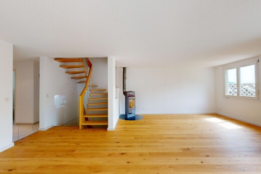 leerer raum mit natürliches licht, natural light, treppen, inside property, und holzfußboden