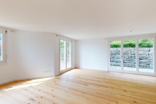 leerer raum mit inside property, natürliches licht, natural light, holzfußboden, und wood finish floor