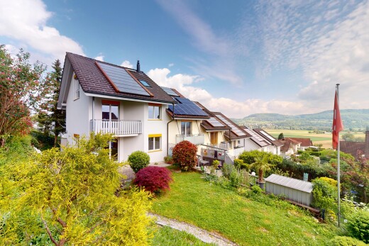 außenansicht mit solaranlage, day time, balkon, stuckverkleidung, und property visible