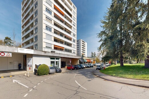 extérieur du bâtiment avec vue sur le complexe d'appartements, apartment complex view, day time, et from community
