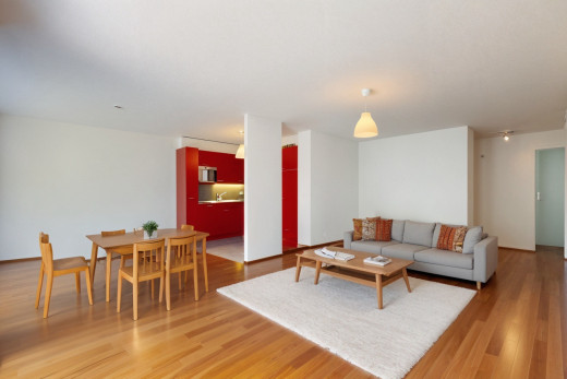 wohn- / esszimmer mit parkettboden