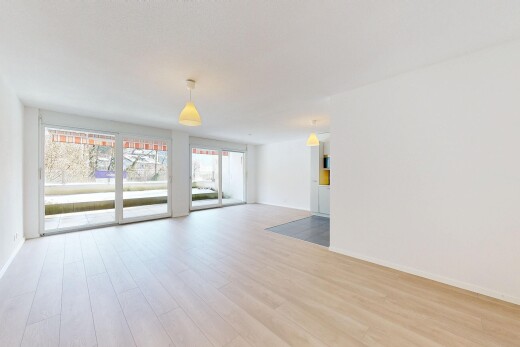 pièce vide avec cloison sèche, drywall, lumière naturelle, natural light, et inside community