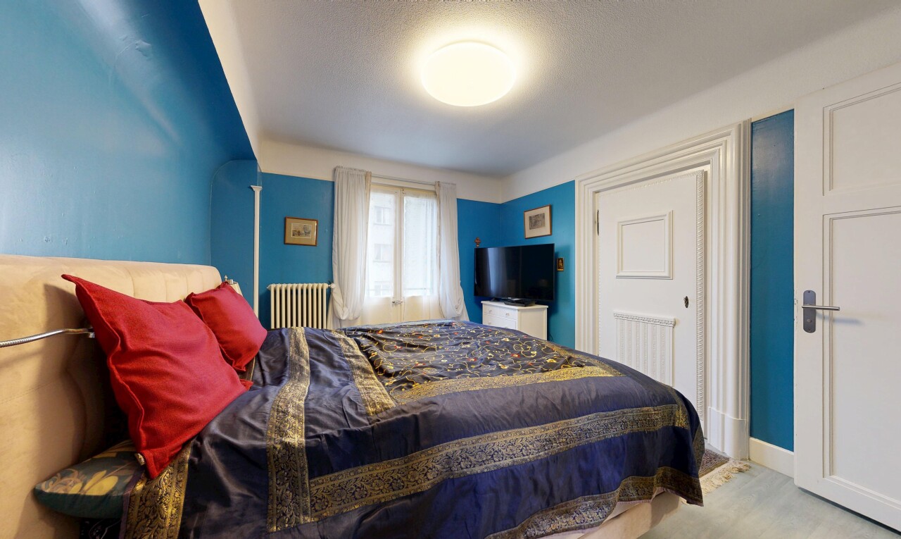 chambre avec drywall, cloison sèche, inside property, natural light, et lumière naturelle
