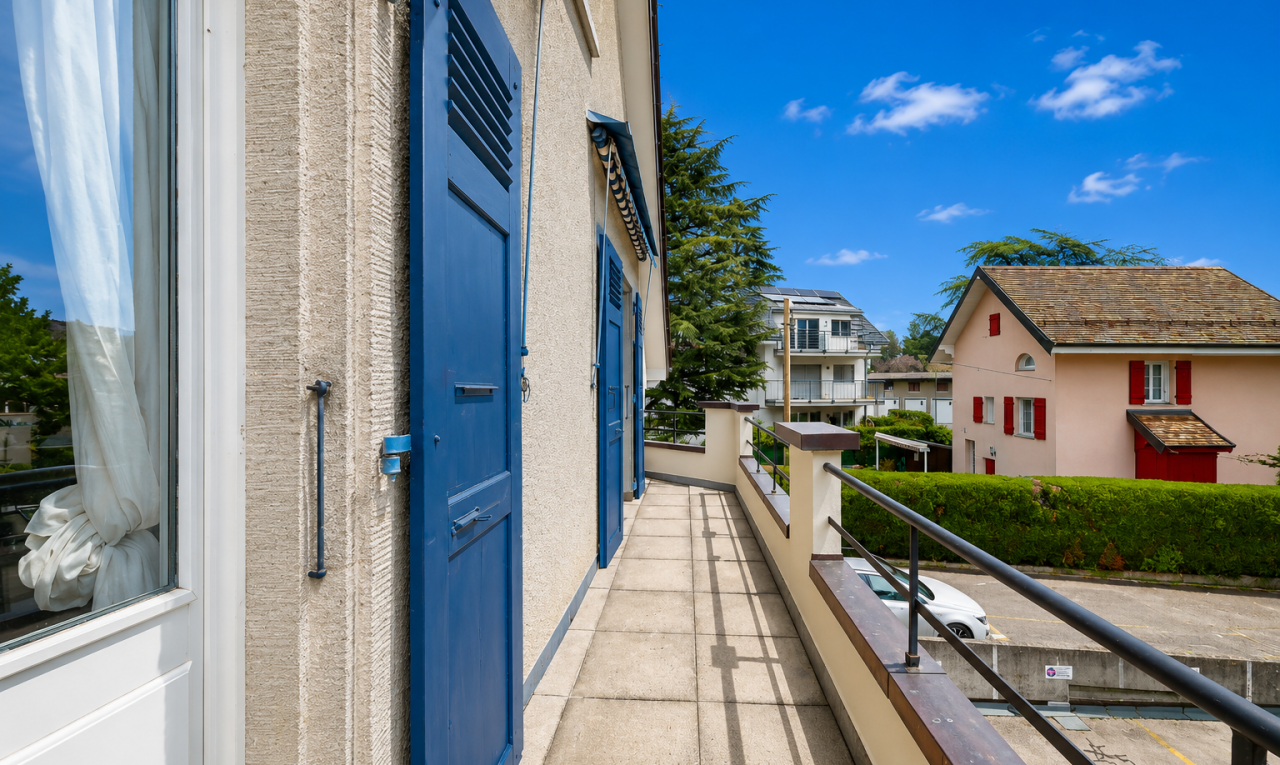 balcon avec day time, balcon, from property, vue résidentielle, et residential view