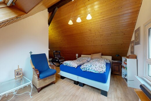 zimmer / schlafzimmer mit zusätzliches zimmer, drywall, gipskartonwand, vaulted ceiling, und dachschräge