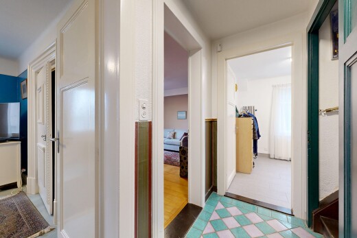 halle / korridor mit inside property und fernseher