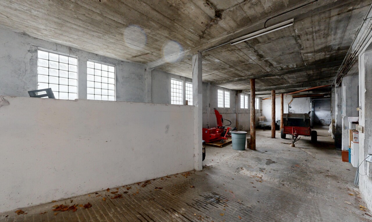 parking avec inside property