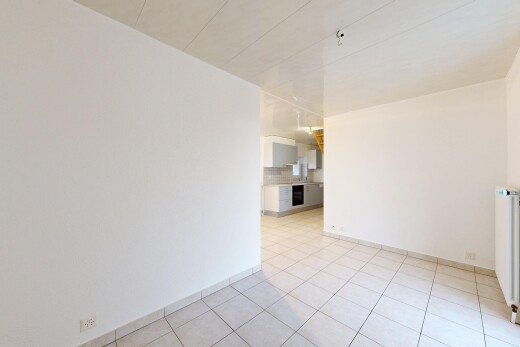 pièce vide avec cloison sèche, drywall, inside property, sol en carrelage, et tile floor