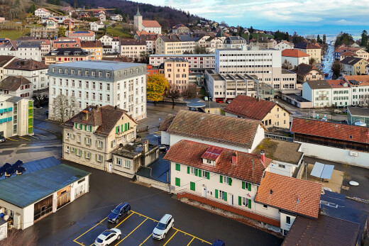 extérieur du bâtiment avec parking et day time
