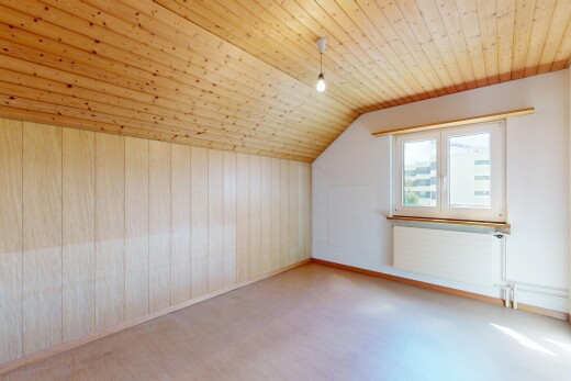 pièce vide avec lumière naturelle, natural light, inside property, radiateur, et pièce supplémentaire