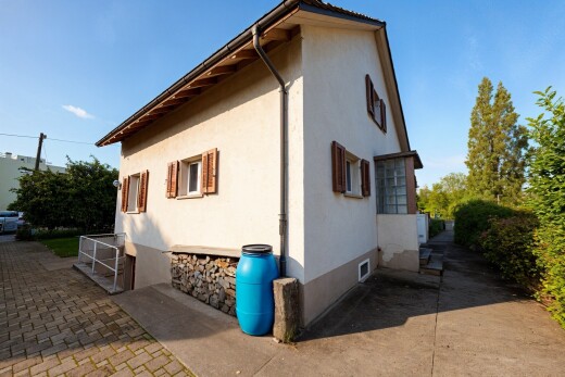 außenansicht mit stuckverkleidung, day time, und property visible