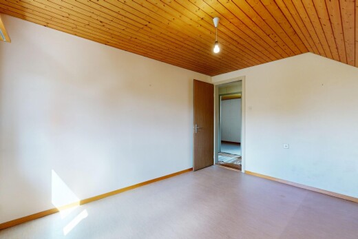 pièce vide avec inside property, cloison sèche, drywall, plinthes murales, et baseboards wall