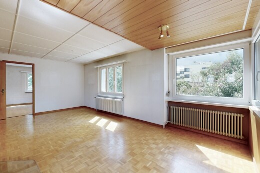 leerer raum mit kühler, gipskartonwand, drywall, natürliches licht, und natural light