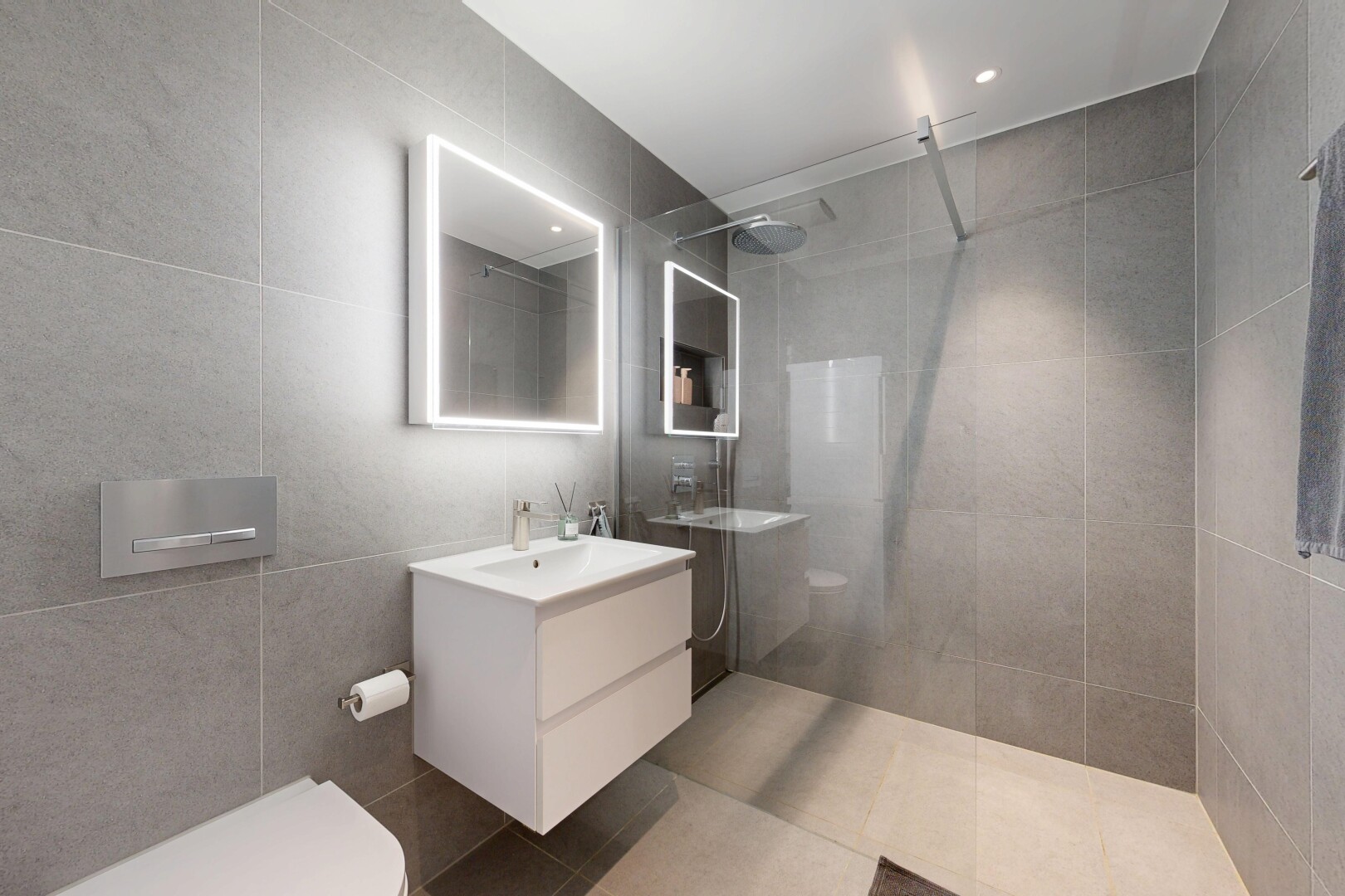bad mit schminktisch, tile wall, fliesenwand, dusche, und komplettes badezimmer