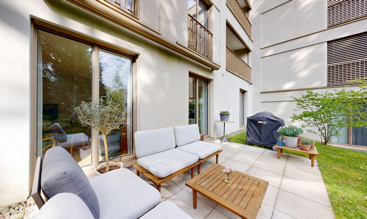 terrasse mit grill, wohnraum im freien, balkon, terrasse, und property visible