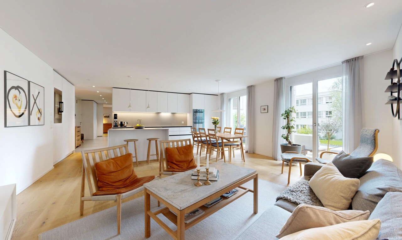 wohn- / esszimmer mit drywall, gipskartonwand, inside property, light floor, und natural light