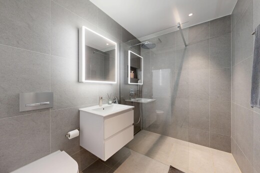 bad mit schminktisch, tile wall, fliesenwand, dusche, und komplettes badezimmer
