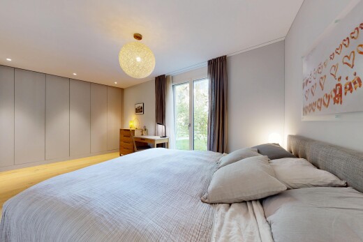 chambre avec accès à l'extérieur, inside property, lumière naturelle, natural light, et light floor
