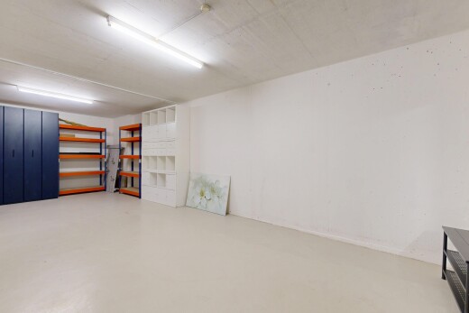 leerer raum mit inside property, keller, drywall, gipskartonwand, und concrete floor