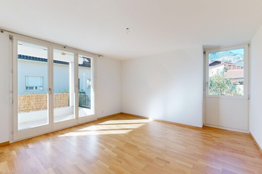 leerer raum mit inside property, gipskartonwand, drywall, holzfußboden, und wood finish floor