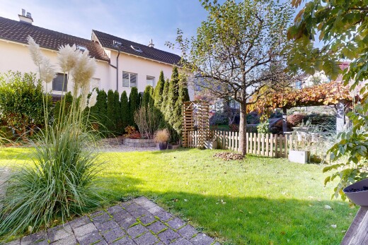 garten mit rasen, day time, property visible, und zaun