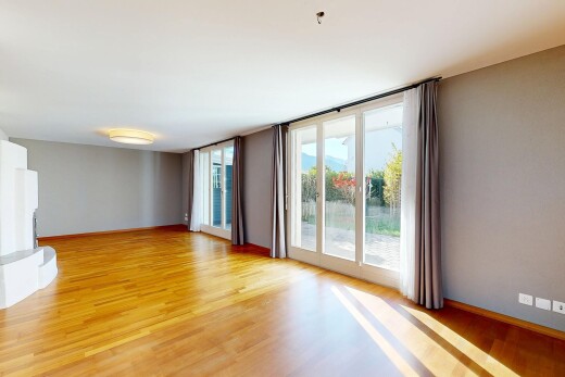 leerer raum mit gipskartonwand, drywall, natürliches licht, natural light, und sockelleisten