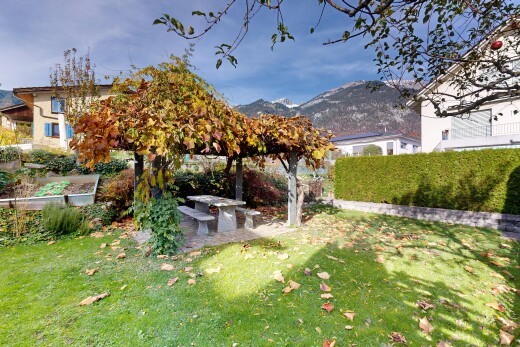 garten mit rasen, mountain view, und blick auf die berge