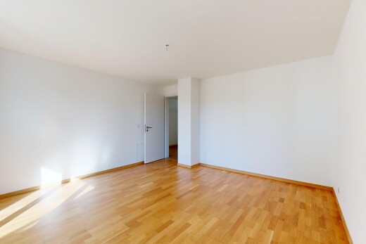 leerer raum mit wood finish floor, holzfußboden, inside property, drywall, und gipskartonwand