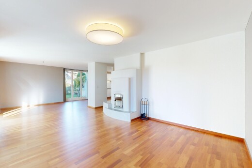 leerer raum mit natural light, natürliches licht, drywall, gipskartonwand, und wood finish floor