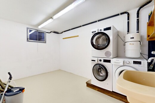 wäschekammer mit inside property, concrete floor, betonboden, keller, und finished concrete floor